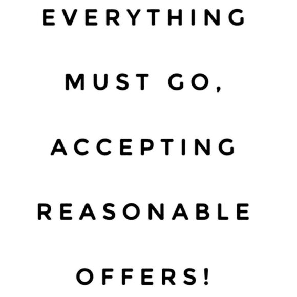 Welcome to my closet! Glad you are here! 💕I'm here to give you cordially… - Picture 2 of 15